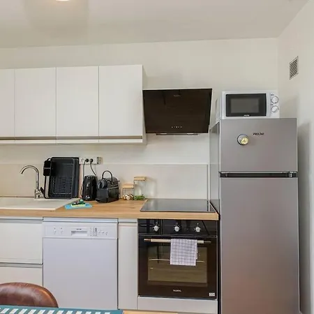 Apartment Standing, 4 Ch Dont 2 Sdb Prive, Clim, Fibre *